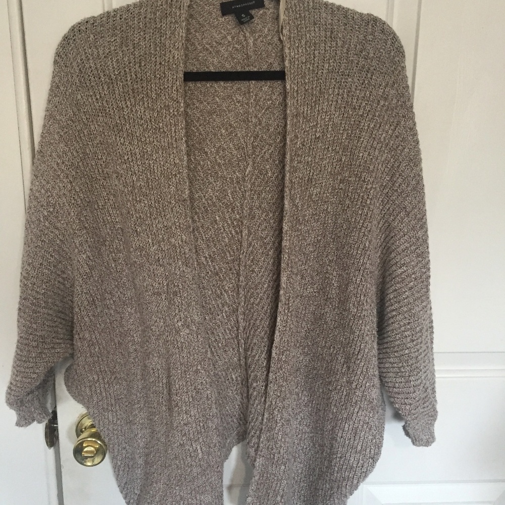 Throw on comfy summer cardigan, neutral tones